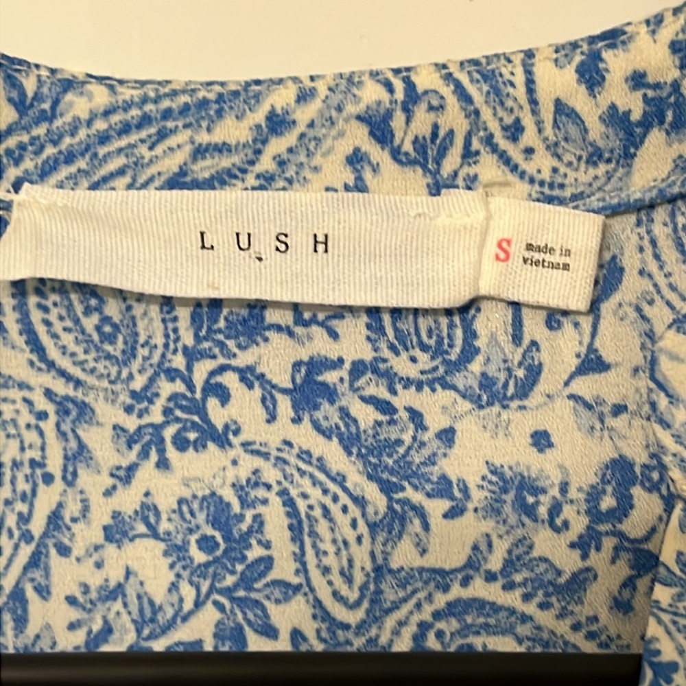 Cute Cream Paisley Top by Lush - Picture 2 of 7